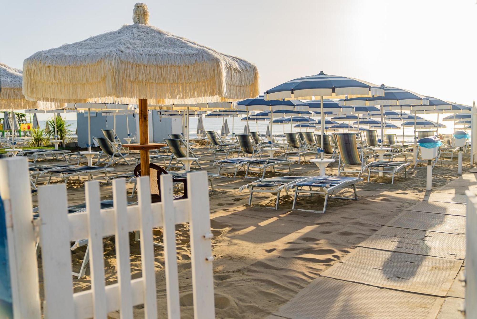 Hotel Joli Alba Adriatica Ngoại thất bức ảnh